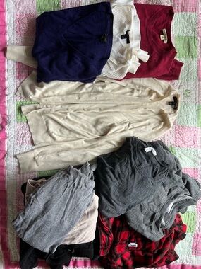 Bundle Ann Taylor, Banana Republic, DKNY, Columbia, Abound Sweaters & Tops S/M